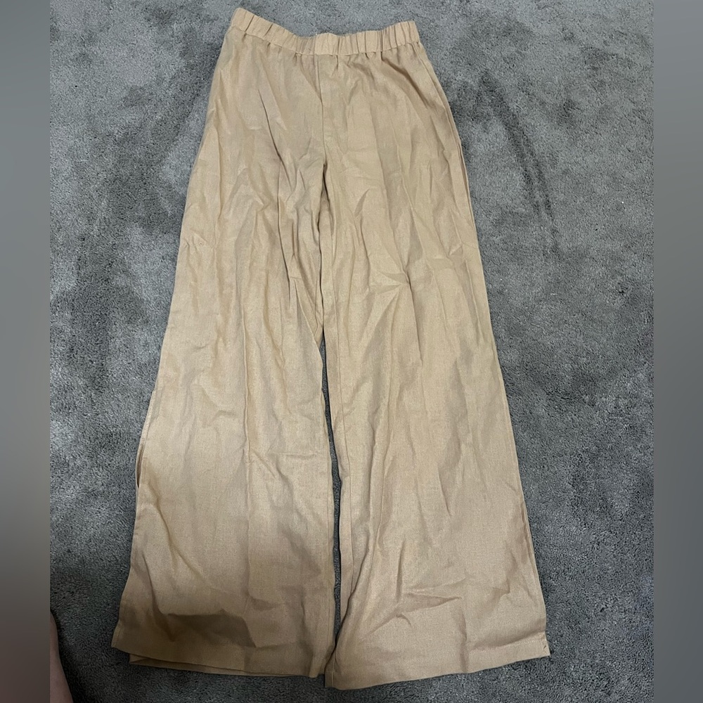 Small tan pants with cute ankle slits